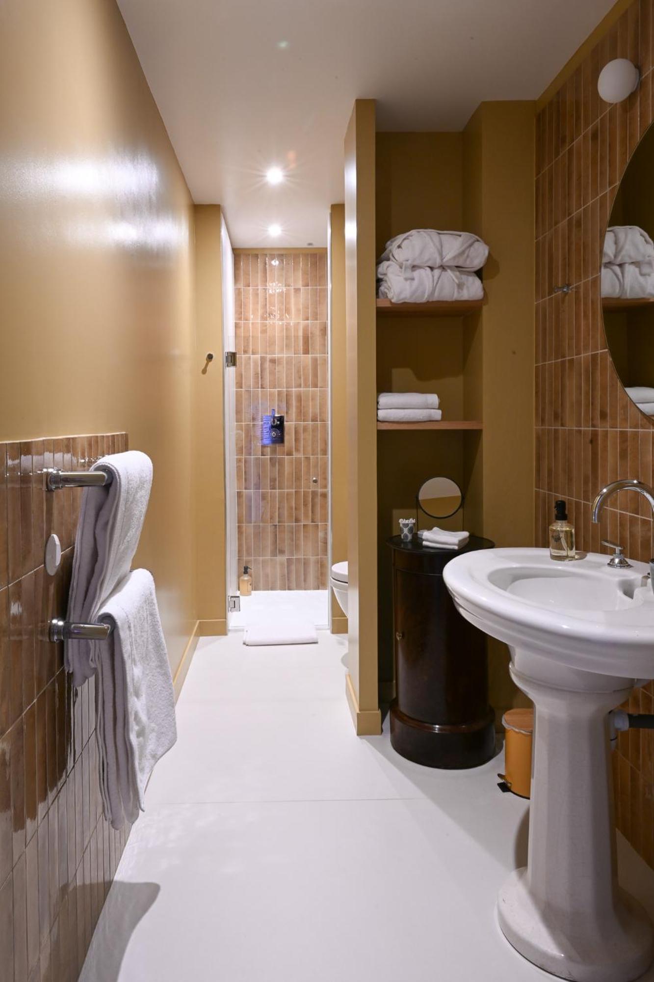 Hotel Les Pres Saint-Hilaire-le-Chatel Buitenkant foto