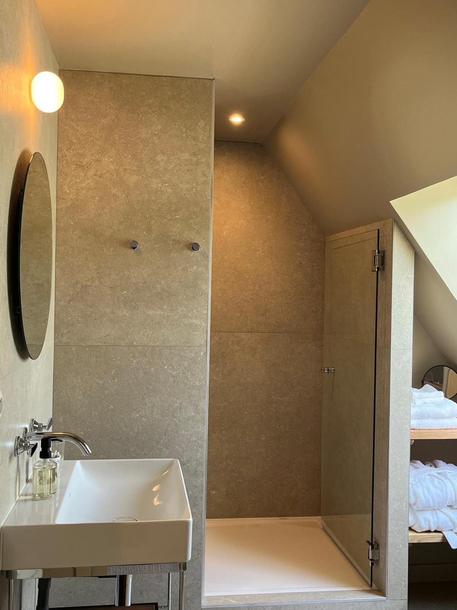 Hotel Les Pres Saint-Hilaire-le-Chatel Buitenkant foto