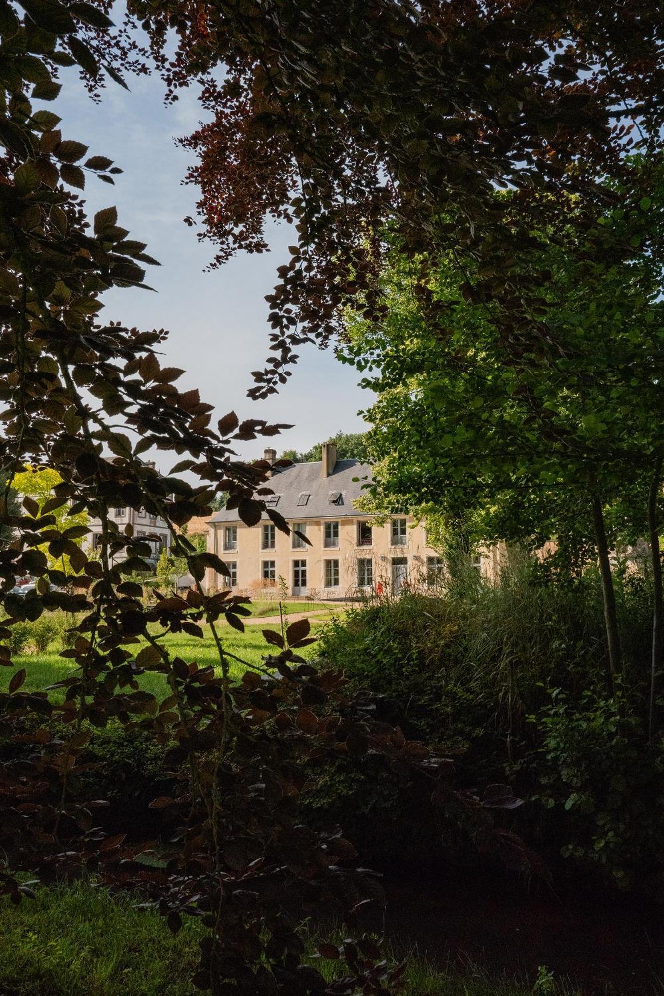 Hotel Les Pres Saint-Hilaire-le-Chatel Buitenkant foto